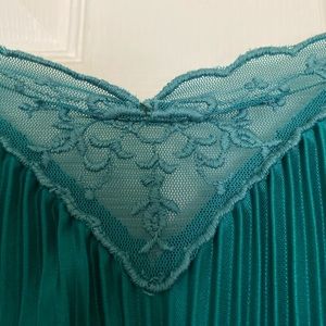 70s teal slip Elsa disneybound
